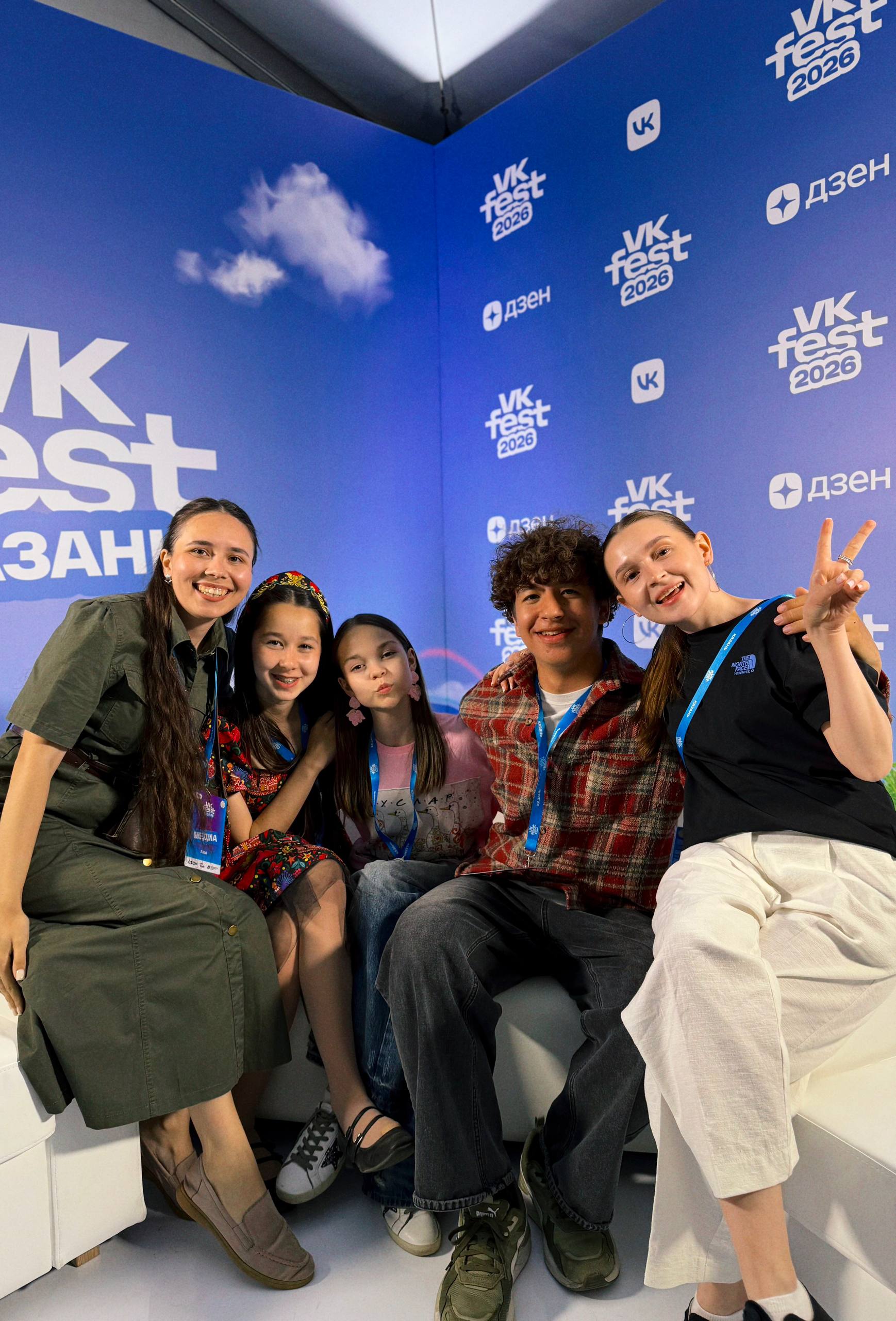Клава Кока, Дора и Ян Топлес: кого встретили юные журналисты на VK Fest